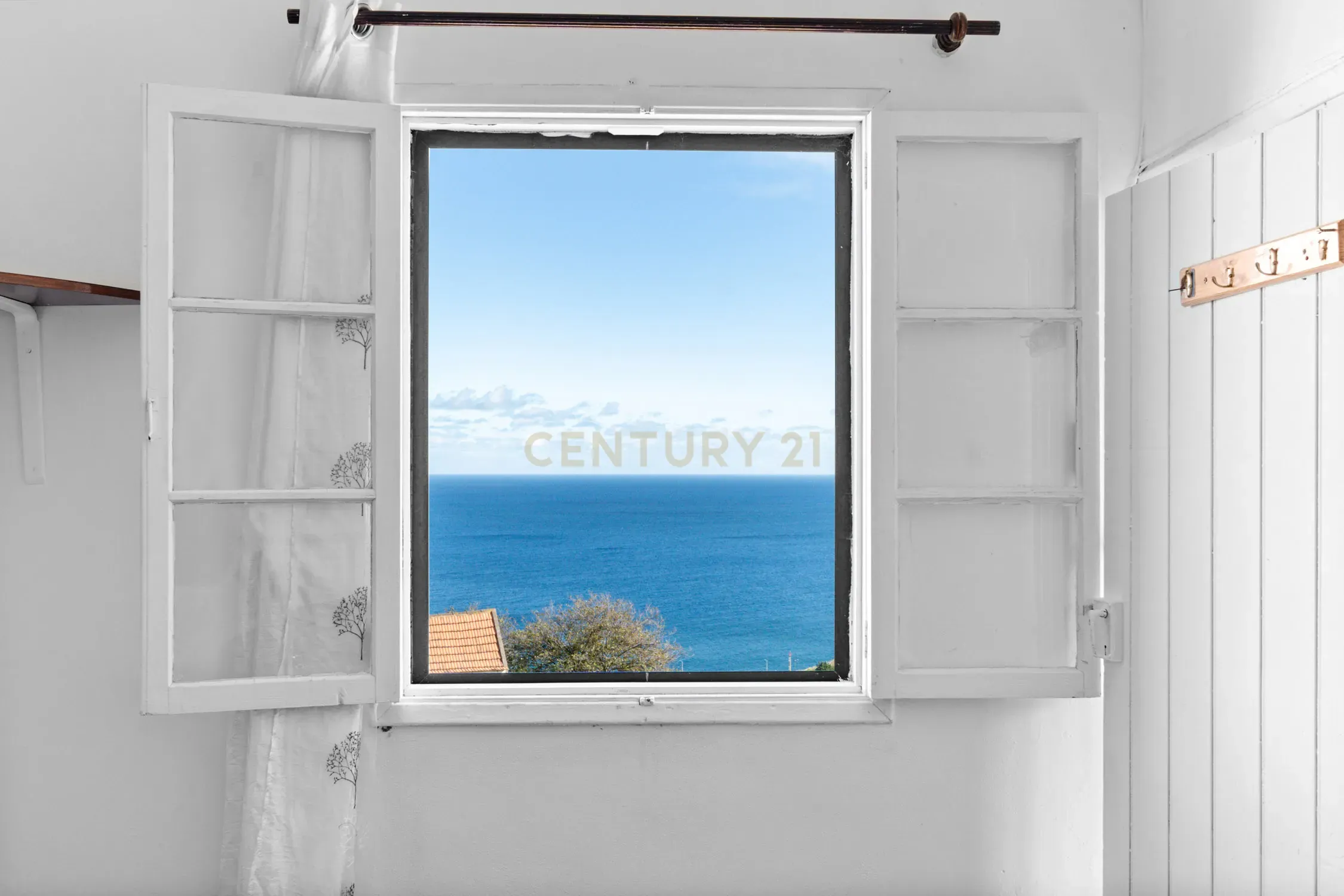 Moradia T2 em Gaula – Vista Mar, Jardim & Tradição! - Image 21
