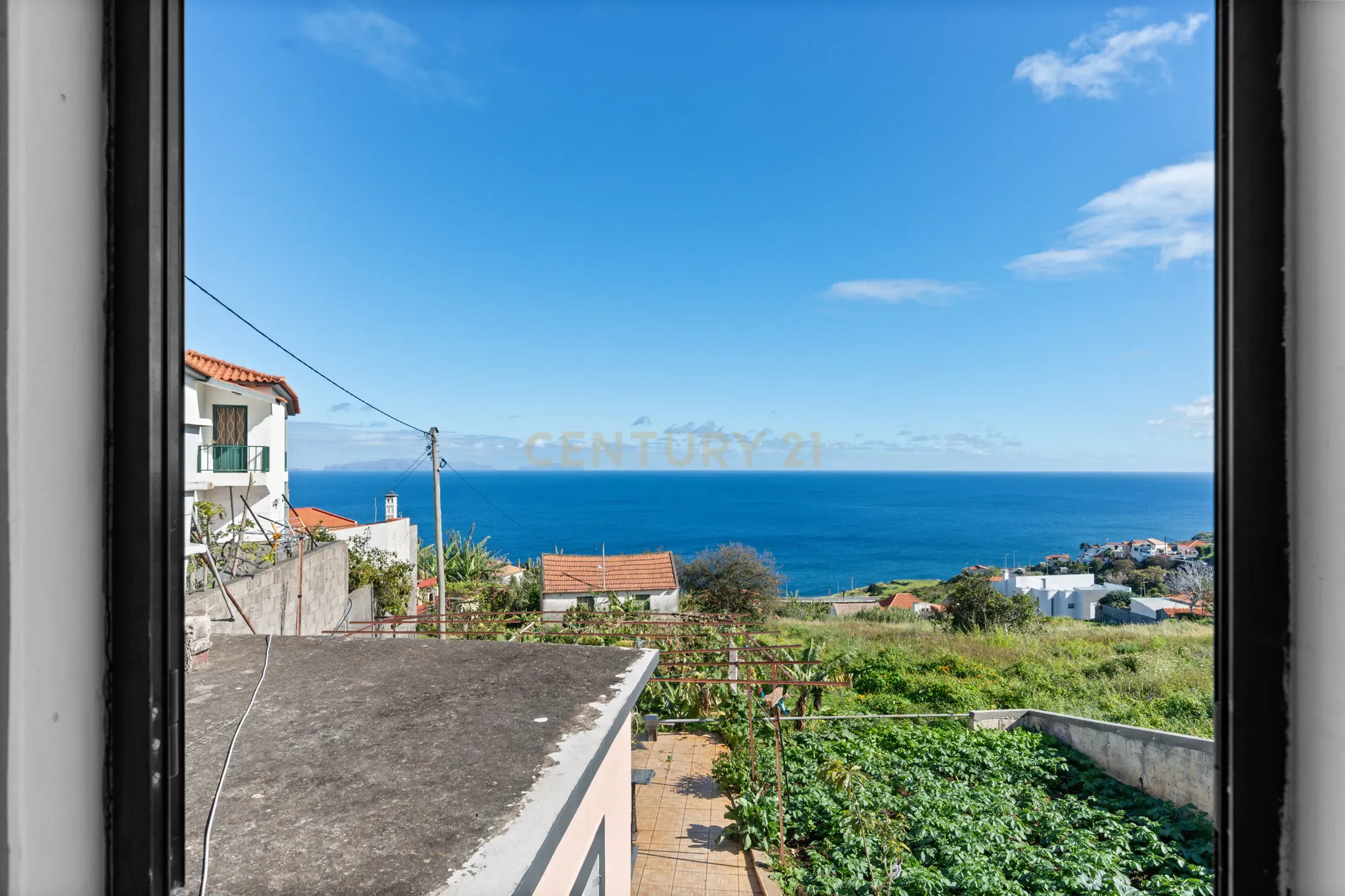 Moradia T2 em Gaula – Vista Mar, Jardim & Tradição! - Image 17