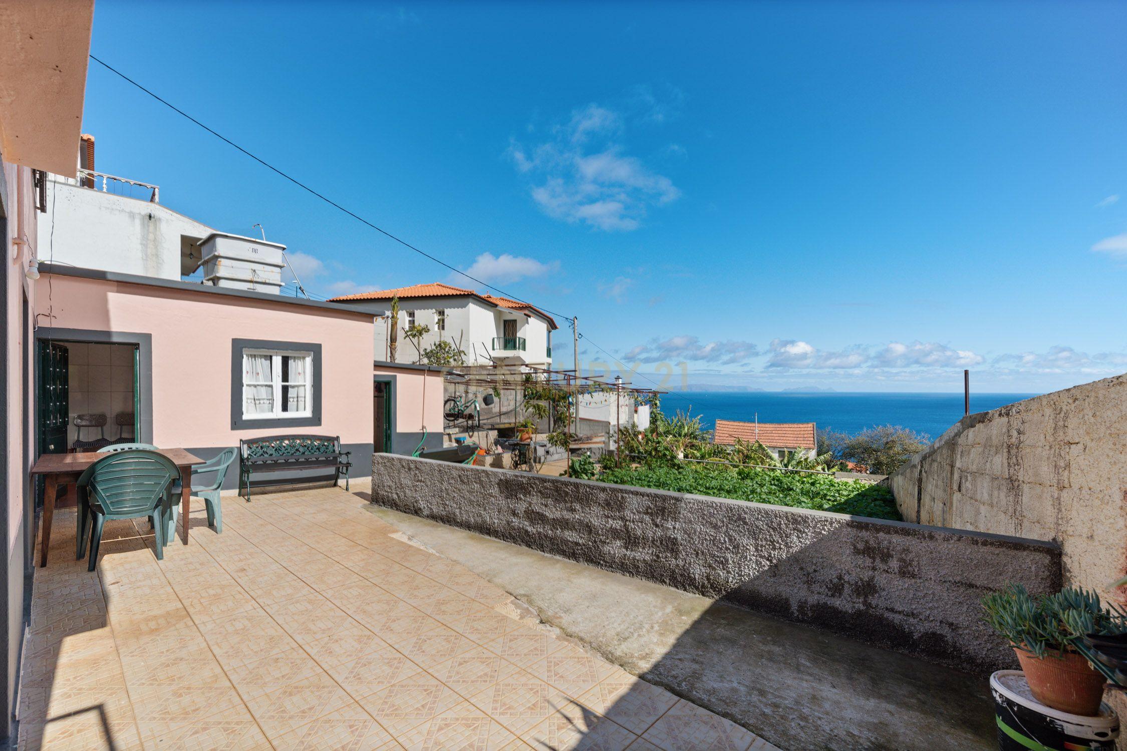 Moradia T2 em Gaula – Vista Mar, Jardim & Tradição! - Image 6