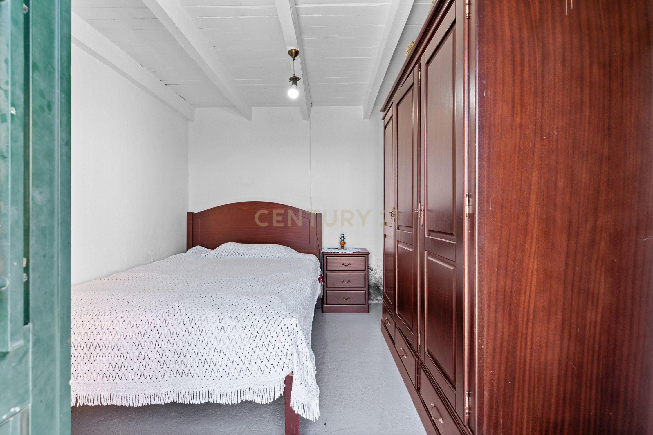 Moradia T2 em Gaula – Vista Mar, Jardim & Tradição! - Image 12