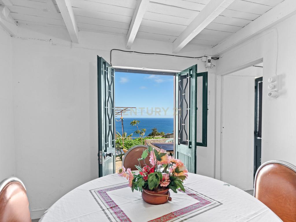Moradia T2 em Gaula – Vista Mar, Jardim & Tradição! - Image 9