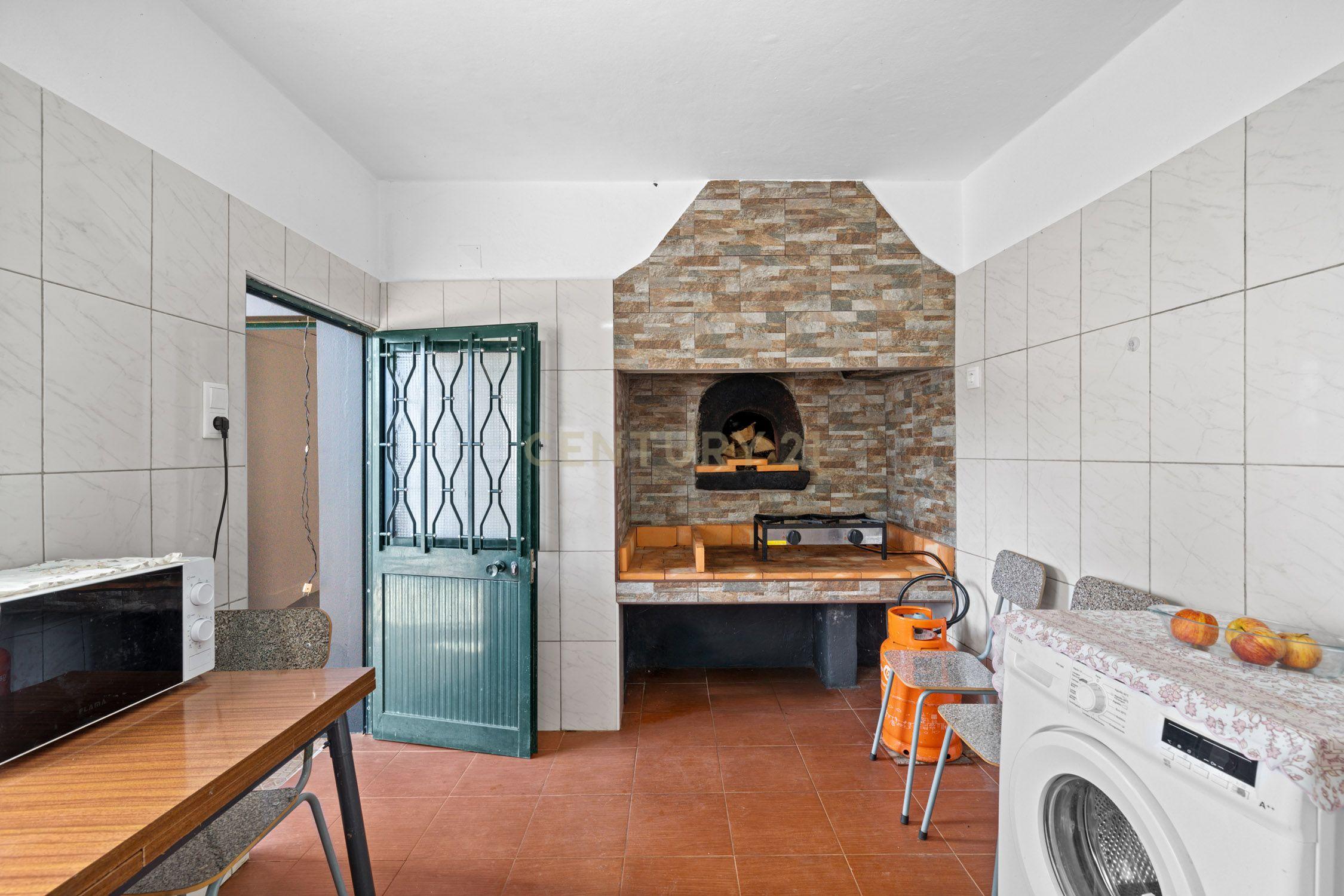 Moradia T2 em Gaula – Vista Mar, Jardim & Tradição! - Image 11