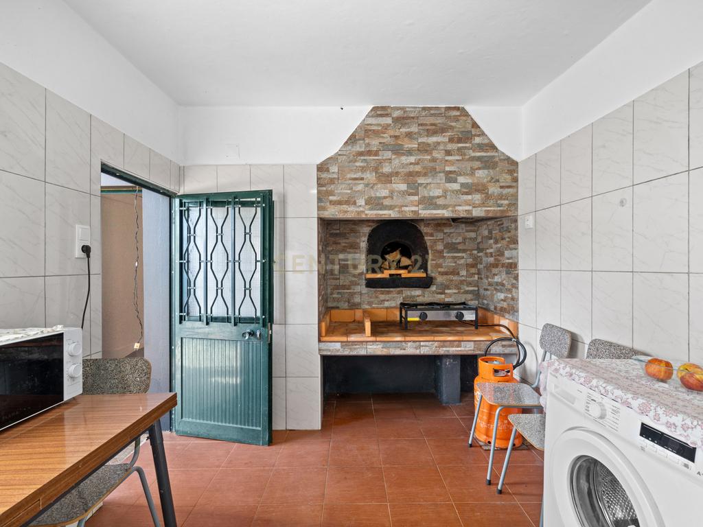 Moradia T2 em Gaula – Vista Mar, Jardim & Tradição! - Image 11