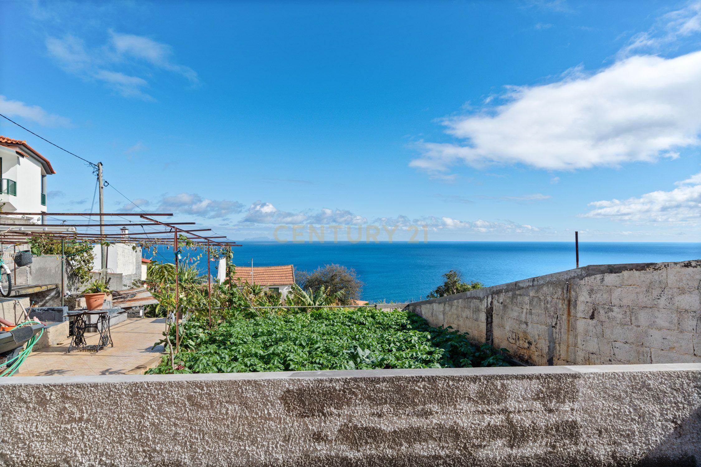Moradia T2 em Gaula – Vista Mar, Jardim & Tradição! - Image 7