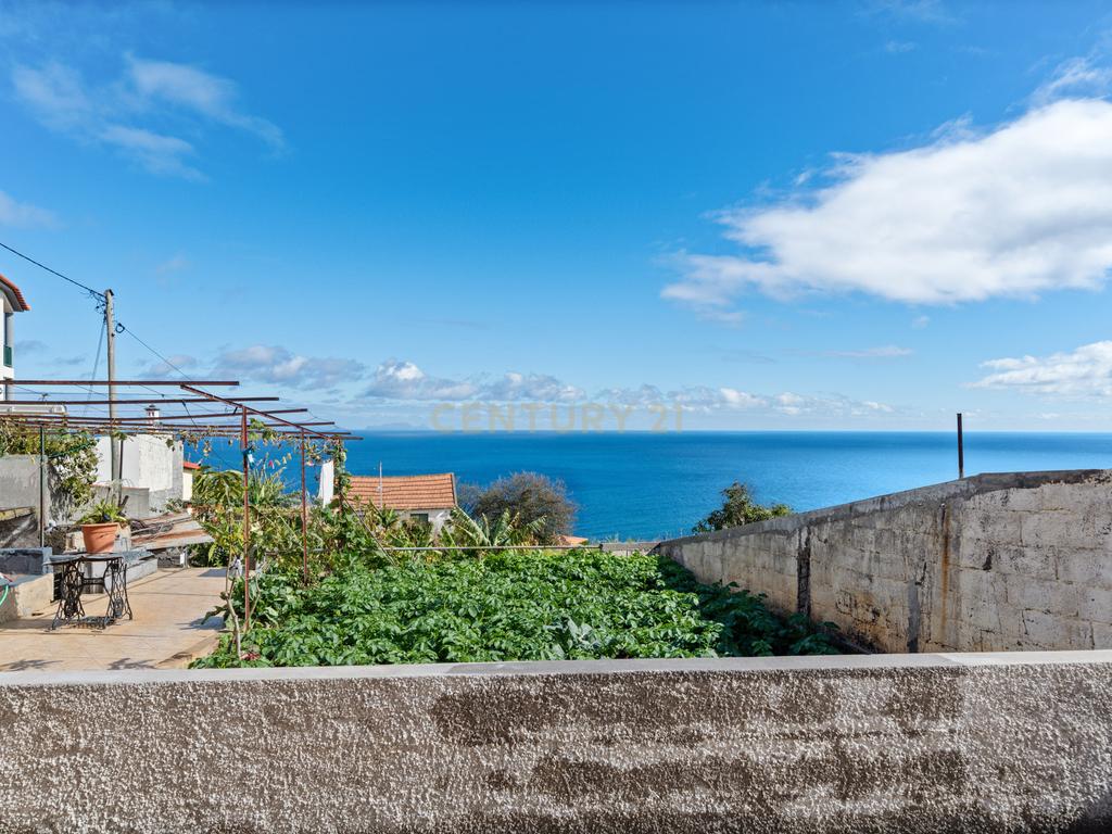 Moradia T2 em Gaula – Vista Mar, Jardim & Tradição! - Image 7