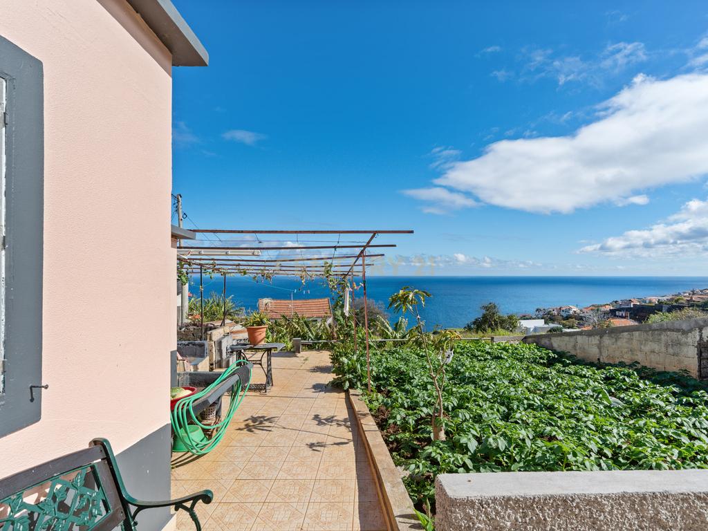 Moradia T2 em Gaula – Vista Mar, Jardim & Tradição! - Image 2