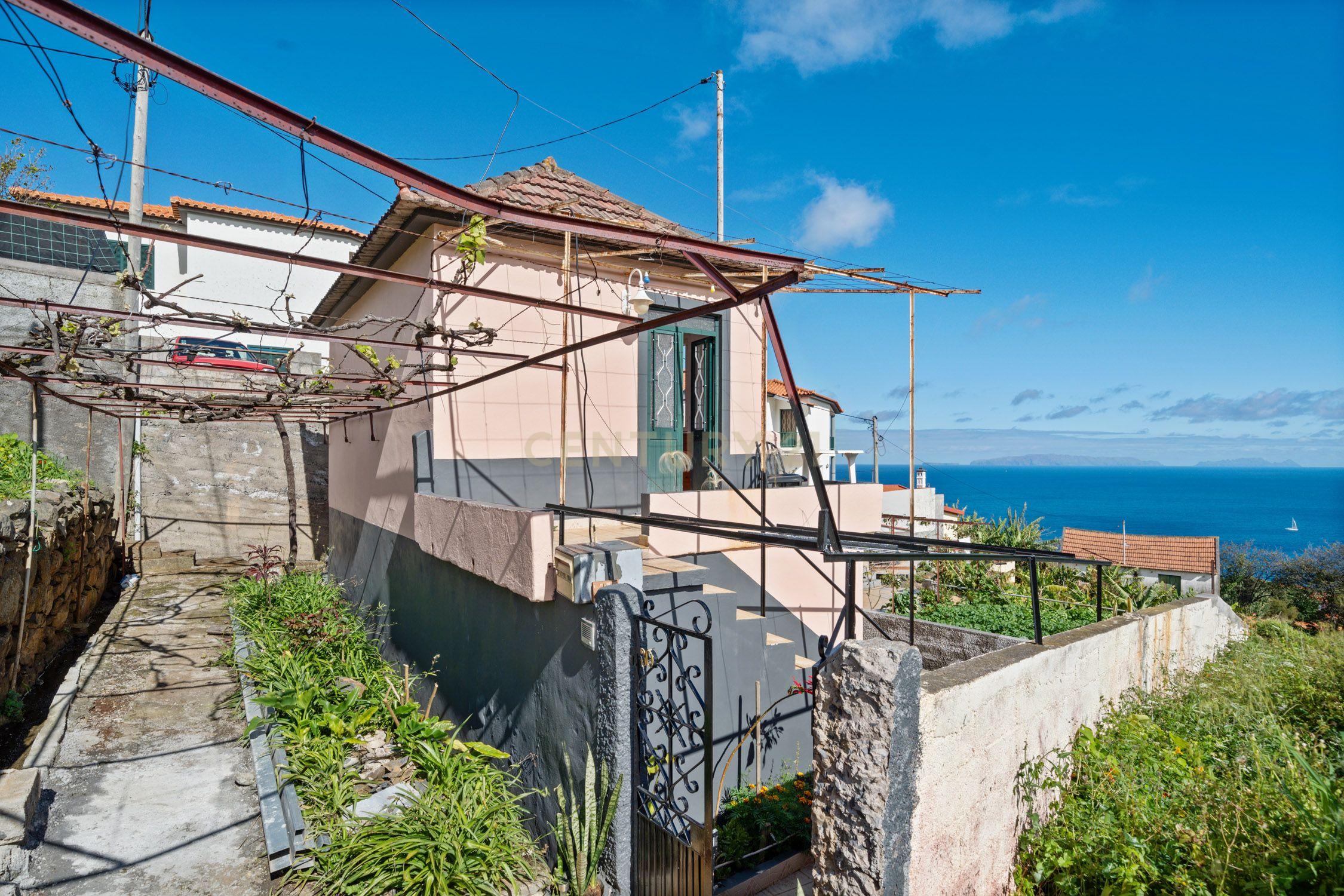 Moradia T2 em Gaula – Vista Mar, Jardim & Tradição! - Image 3