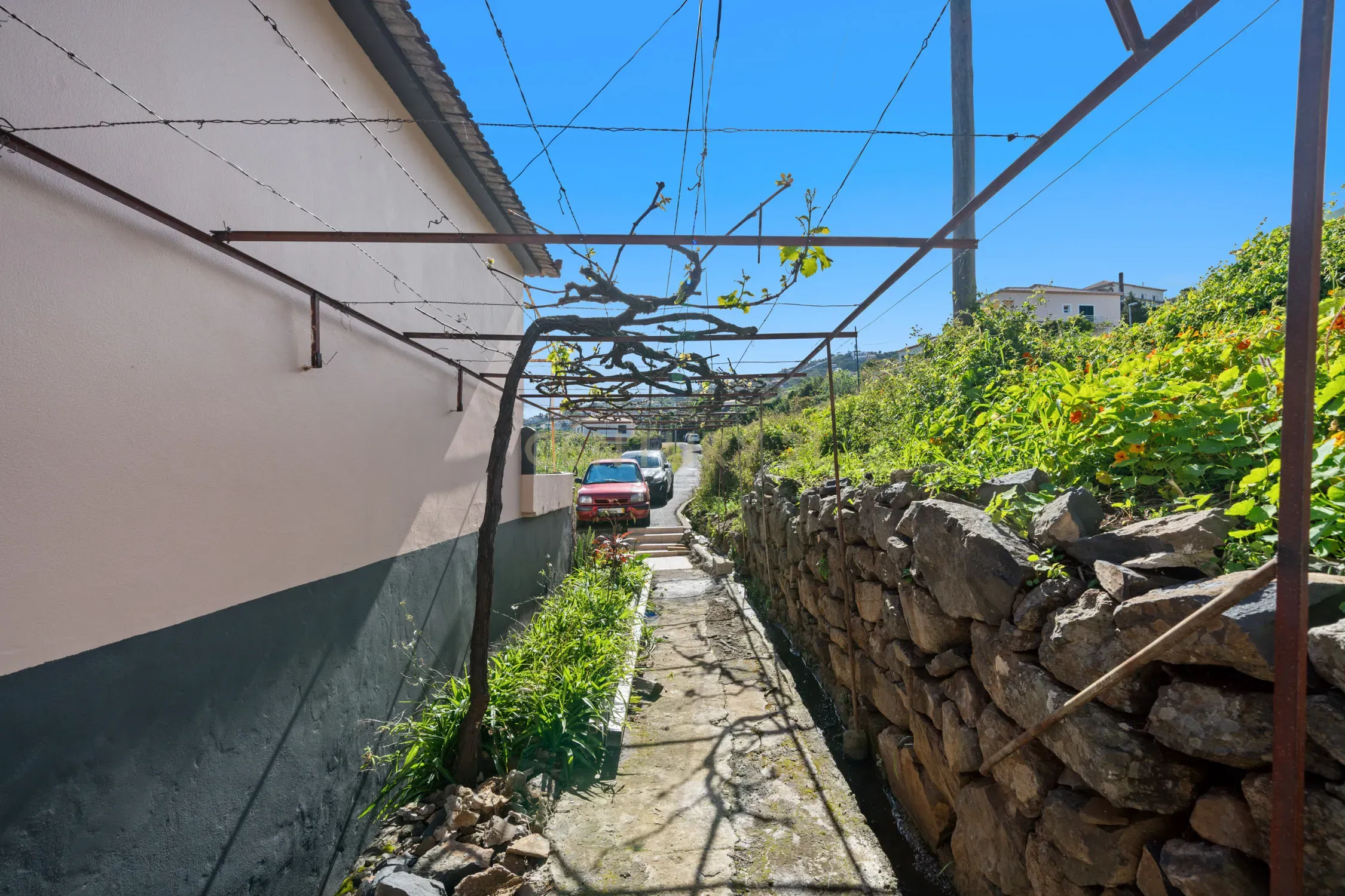 Moradia T2 em Gaula – Vista Mar, Jardim & Tradição! - Image 26