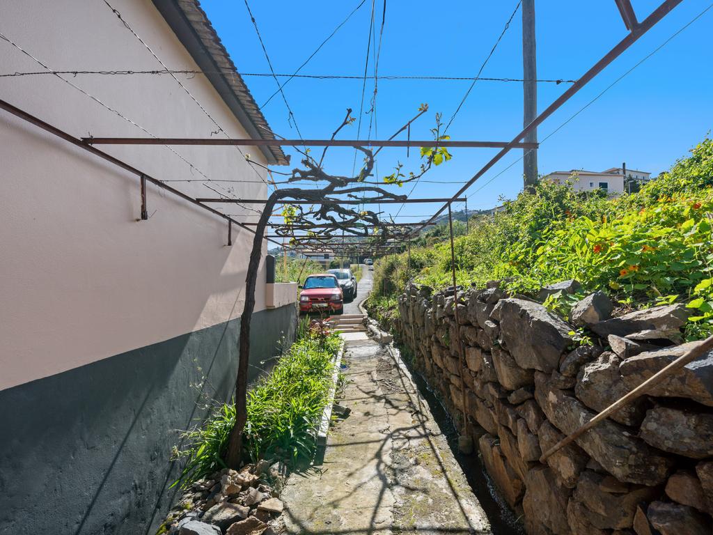 Moradia T2 em Gaula – Vista Mar, Jardim & Tradição! - Image 26