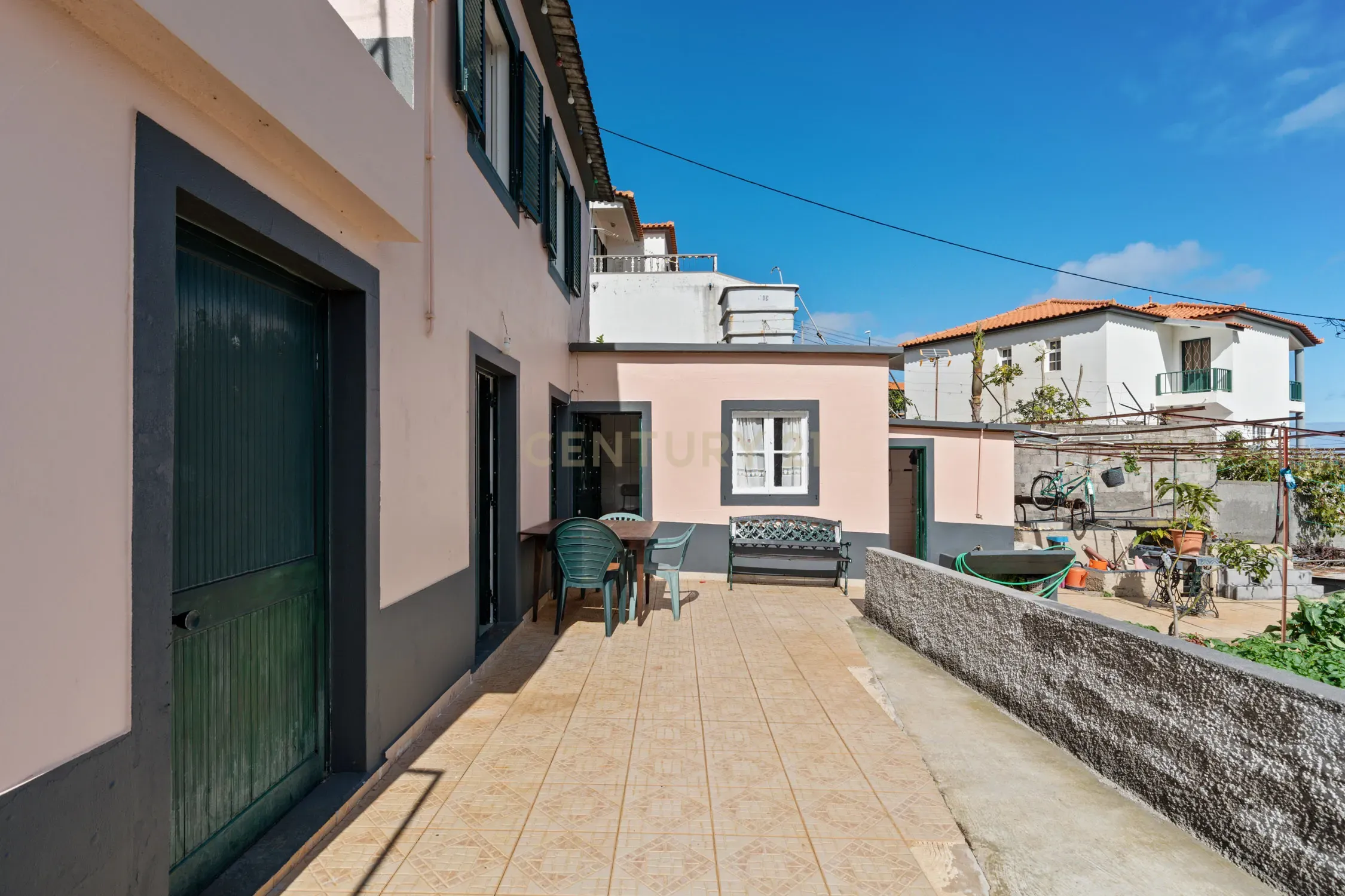 Moradia T2 em Gaula – Vista Mar, Jardim & Tradição! - Image 5