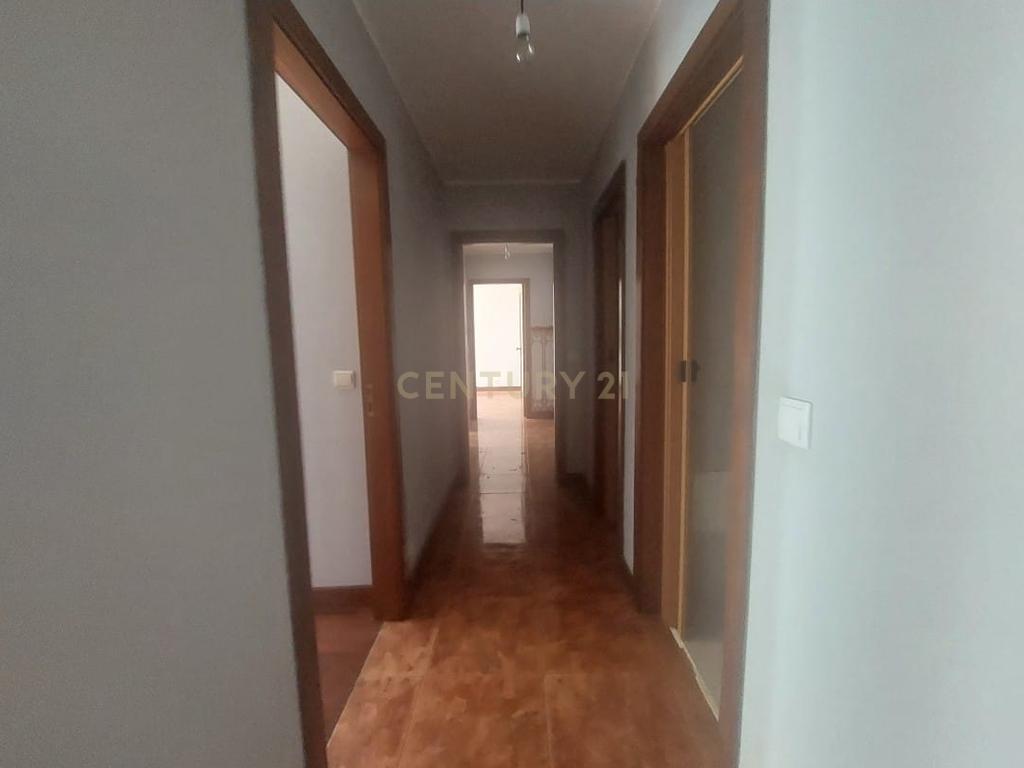Apartamento T2 em Matosinhos com Garagem e Varanda - Image 12