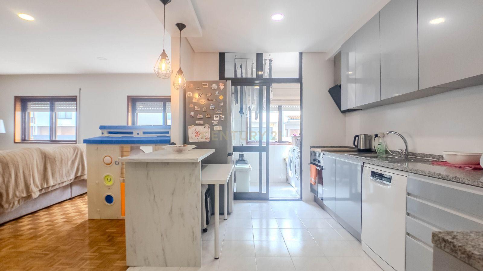 Apartamento T3 em Gondomar com luz natural e boa localização - Image 11