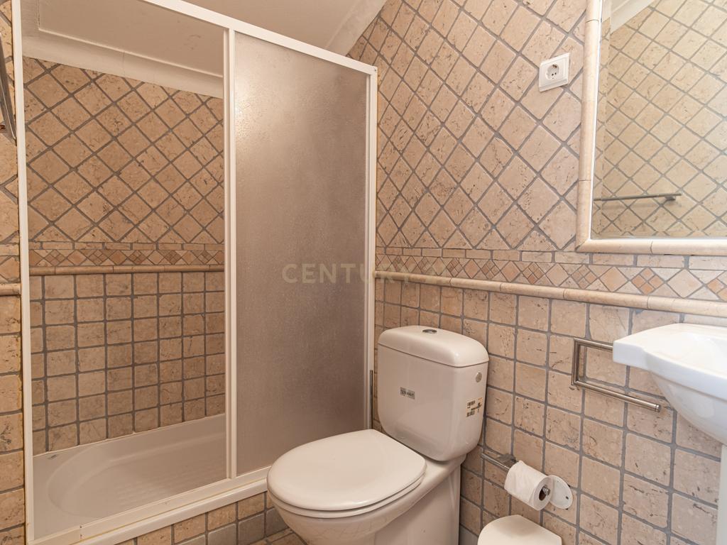 Moradia T5 com Piscina e Jardim em Lagoa, Faro - Image 43