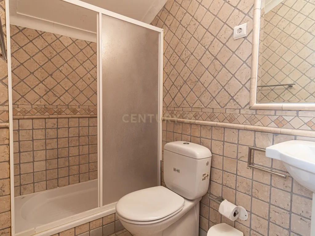 Moradia T5 com Piscina e Jardim em Lagoa, Faro - Image 43