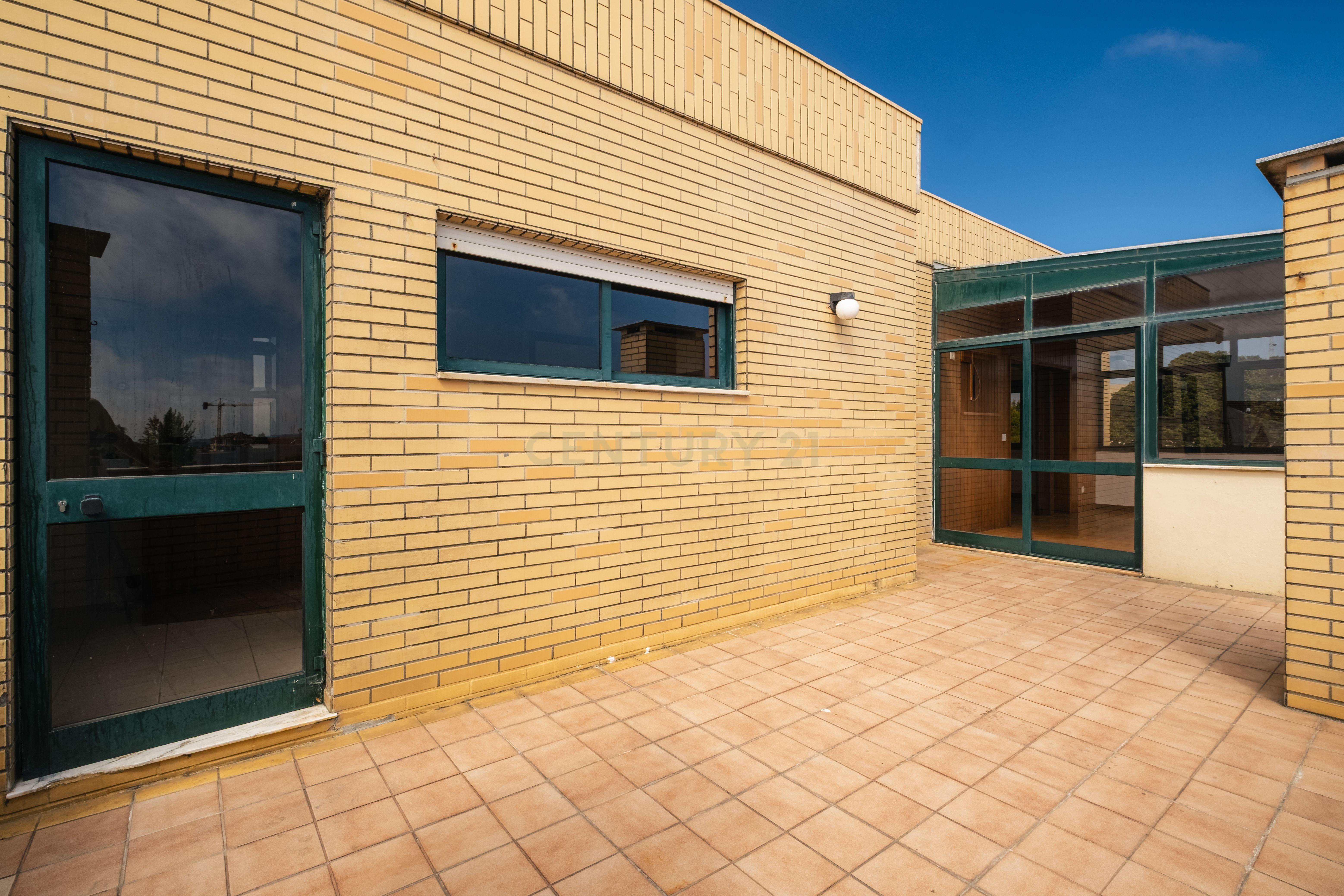 Fotografia 4 de Apartamento T3 com Terraço, Vista Mar e Garagem Box em Arcozelo – Vila Nova de Gaia