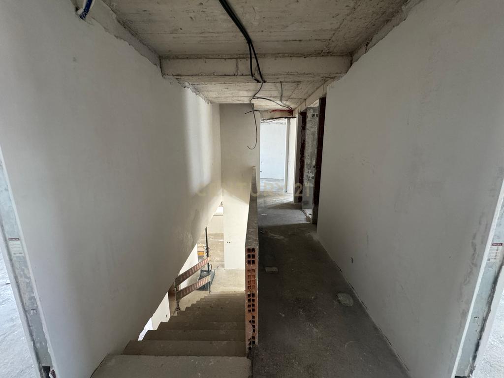 Moradia T4 contemporânea NOVA com 3 pisos em Trajouce, São Domingos de Rana, Cascais - Image 10