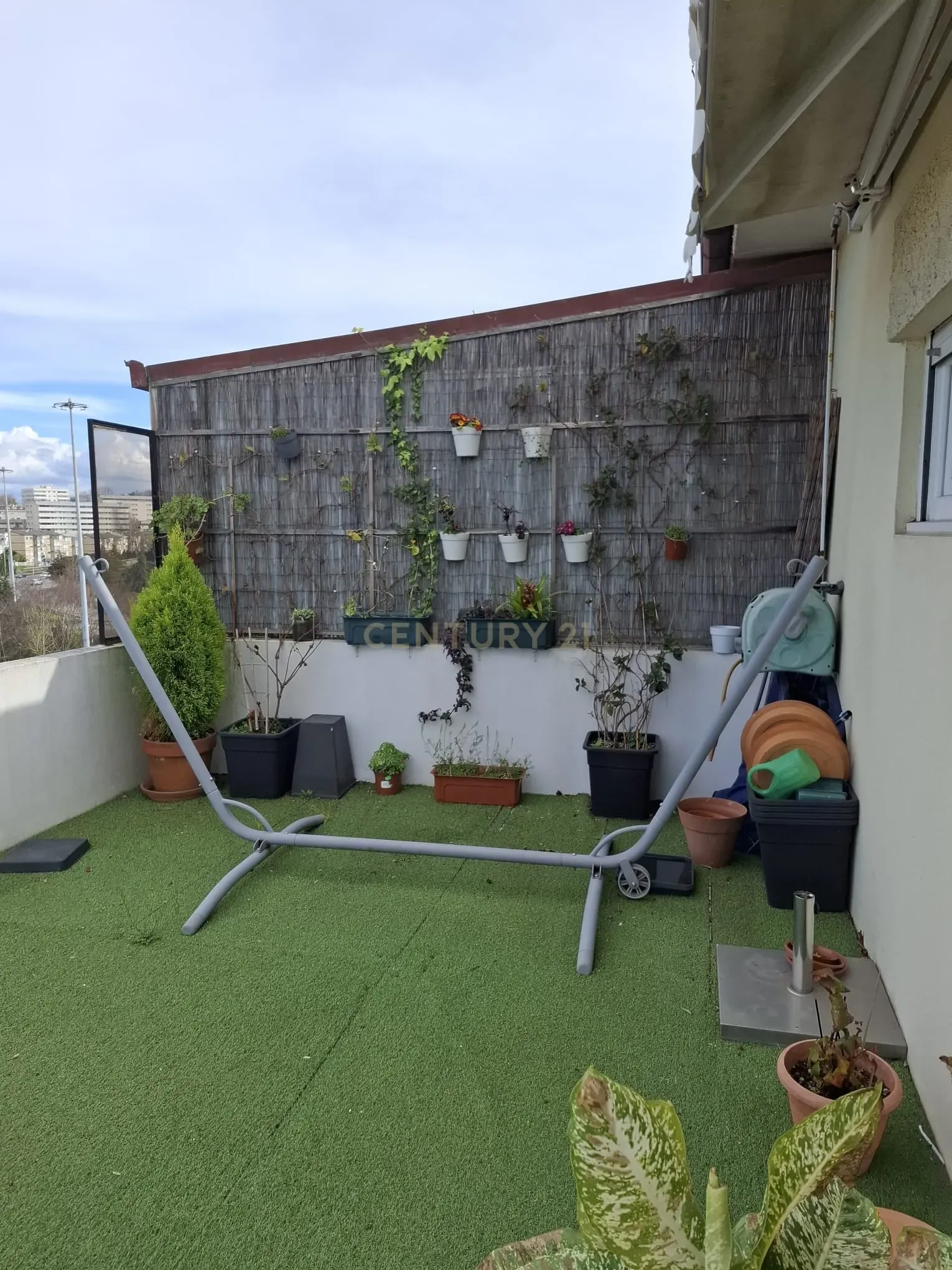 Arrendamento T2 com Terraço e Vistas Panorâmicas em Lordelo do Ouro – Porto - Image 6