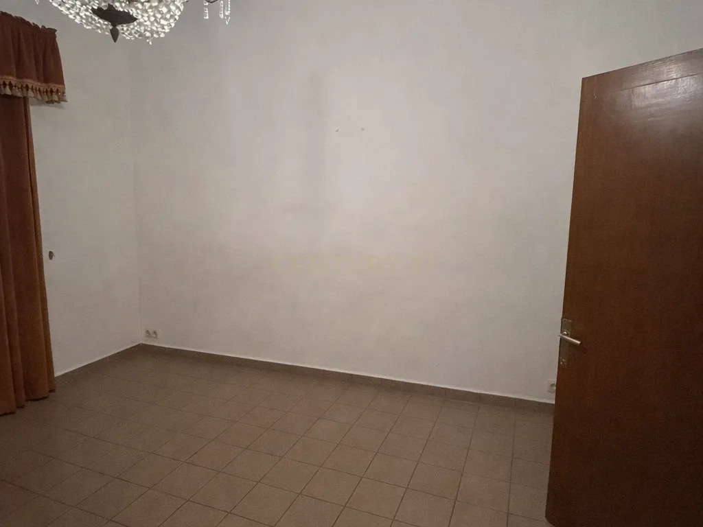 Edifício exclusivo com grande potencial numa das melhores zonas de Trujillo - Image 77