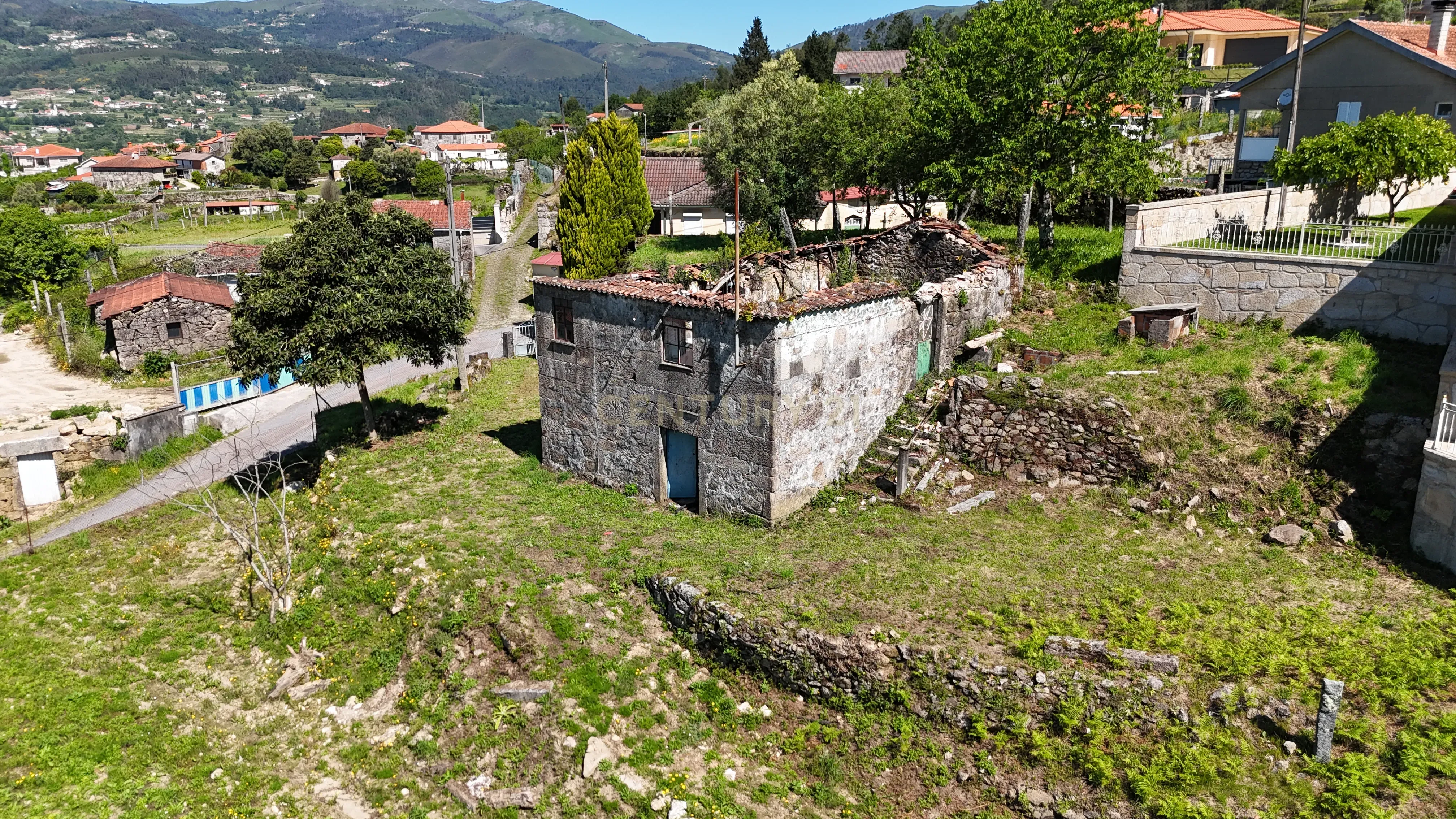 Fotografia 2 de Moradia para Reconstrução Total em Vilela – Arcos de Valdevez