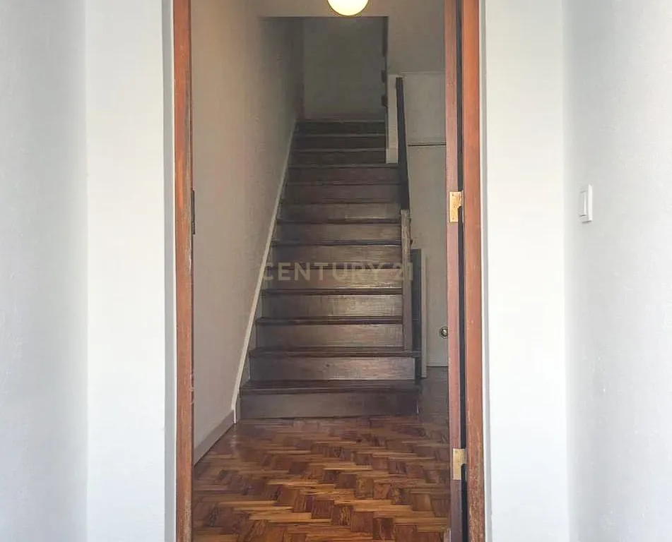 🏡 Moradia Geminada T2 Renovada para arrendamento no Livramento – Perto das Praias e de Lisboa - Image 14