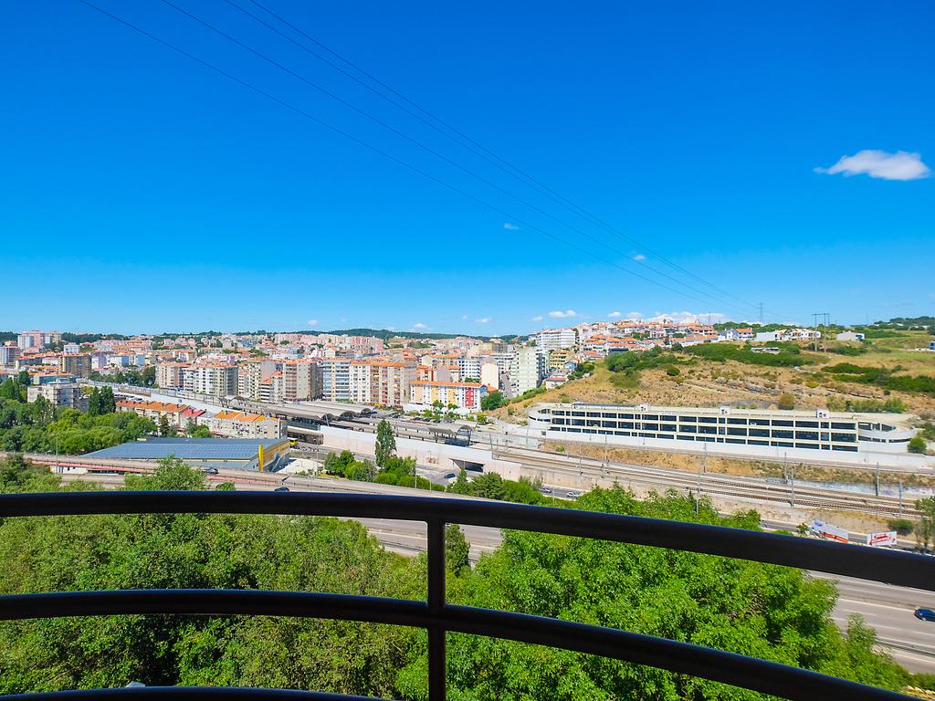 T2 com elevador e arrecadação no Casal do Cotão - Image 19