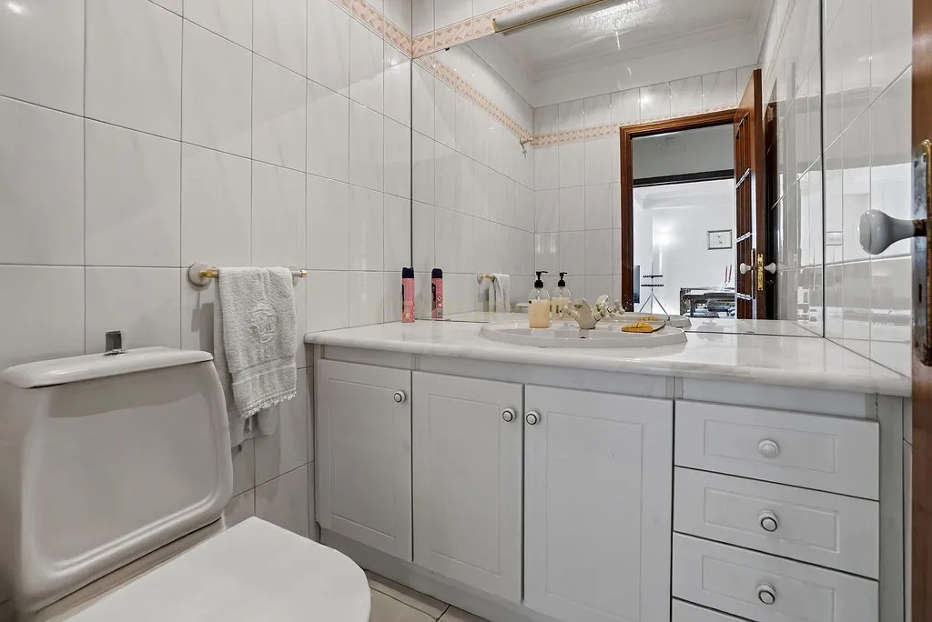 Apartamento Moderno em Campo Grande, Lisboa - 4 Quartos e Vista Panorâmica - Image 15