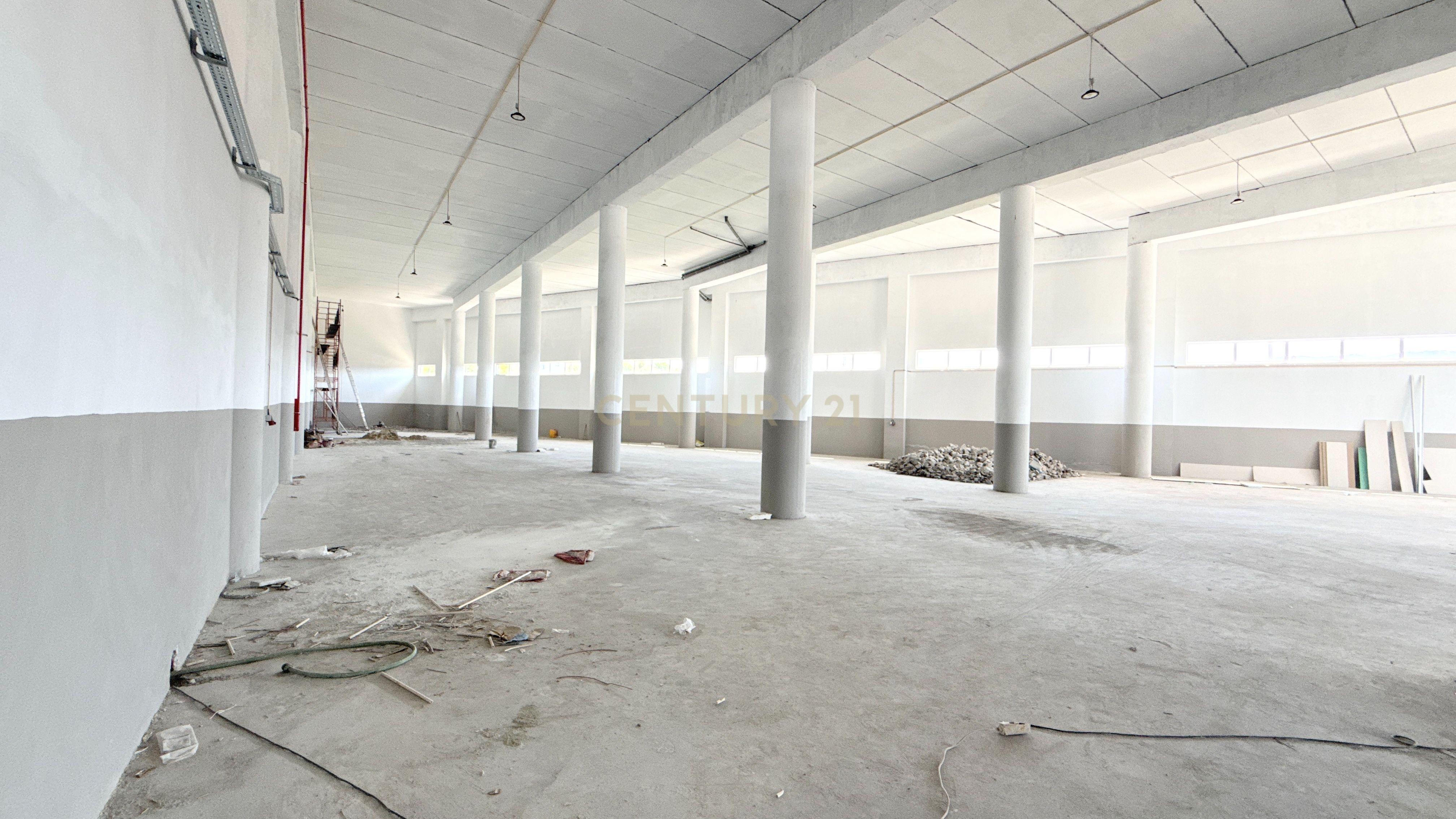 Fotografia 5 de ARMAZÉM INDUSTRIAL | SANTO TIRSO | INVESTIMENTO / LOGÍSTICA / COMÉRCIO E INDÚSTRIA