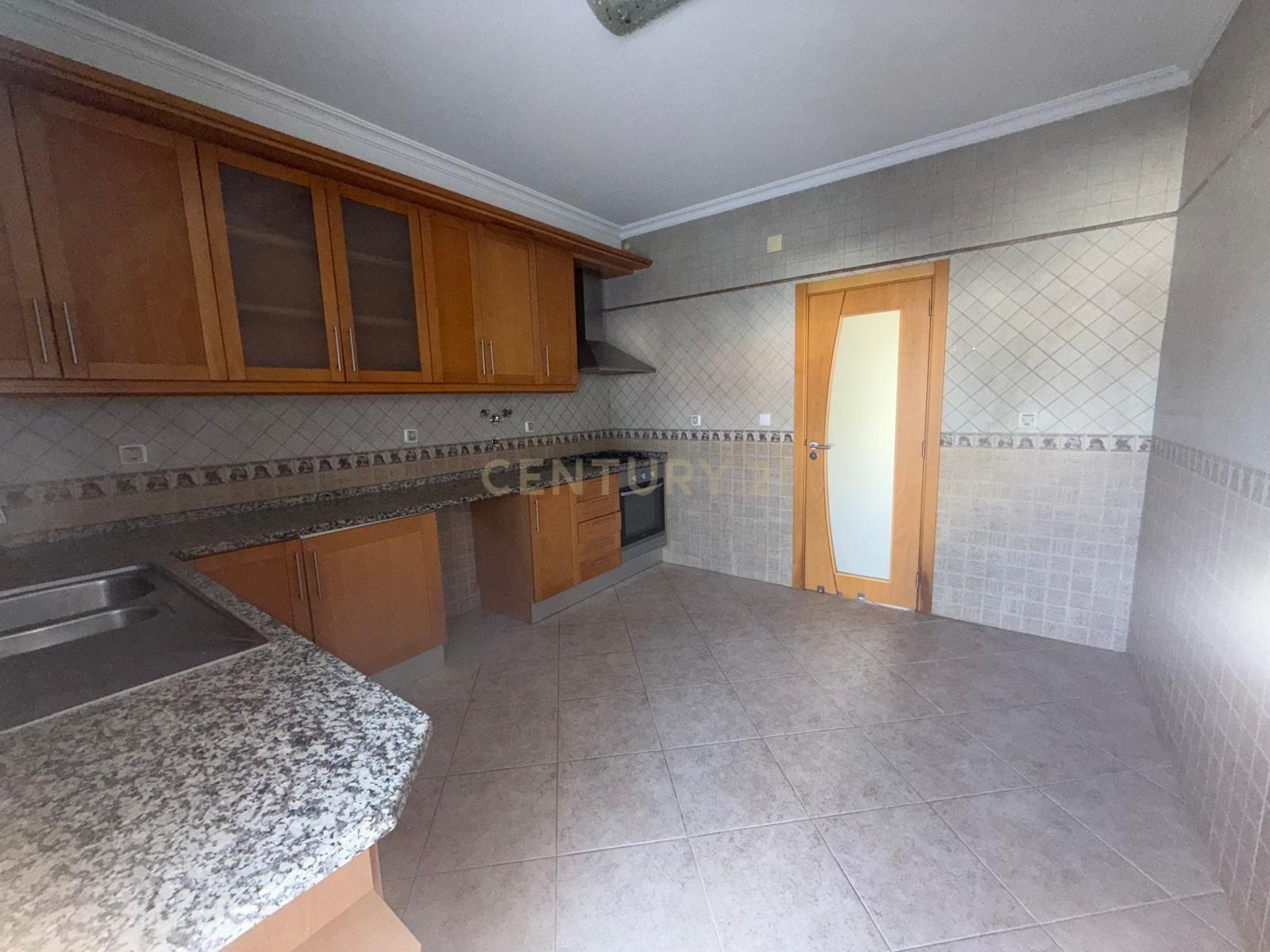 Quinta do Conde - Moradia em Banda 4 assoalhadas para arrendamento - Image 6