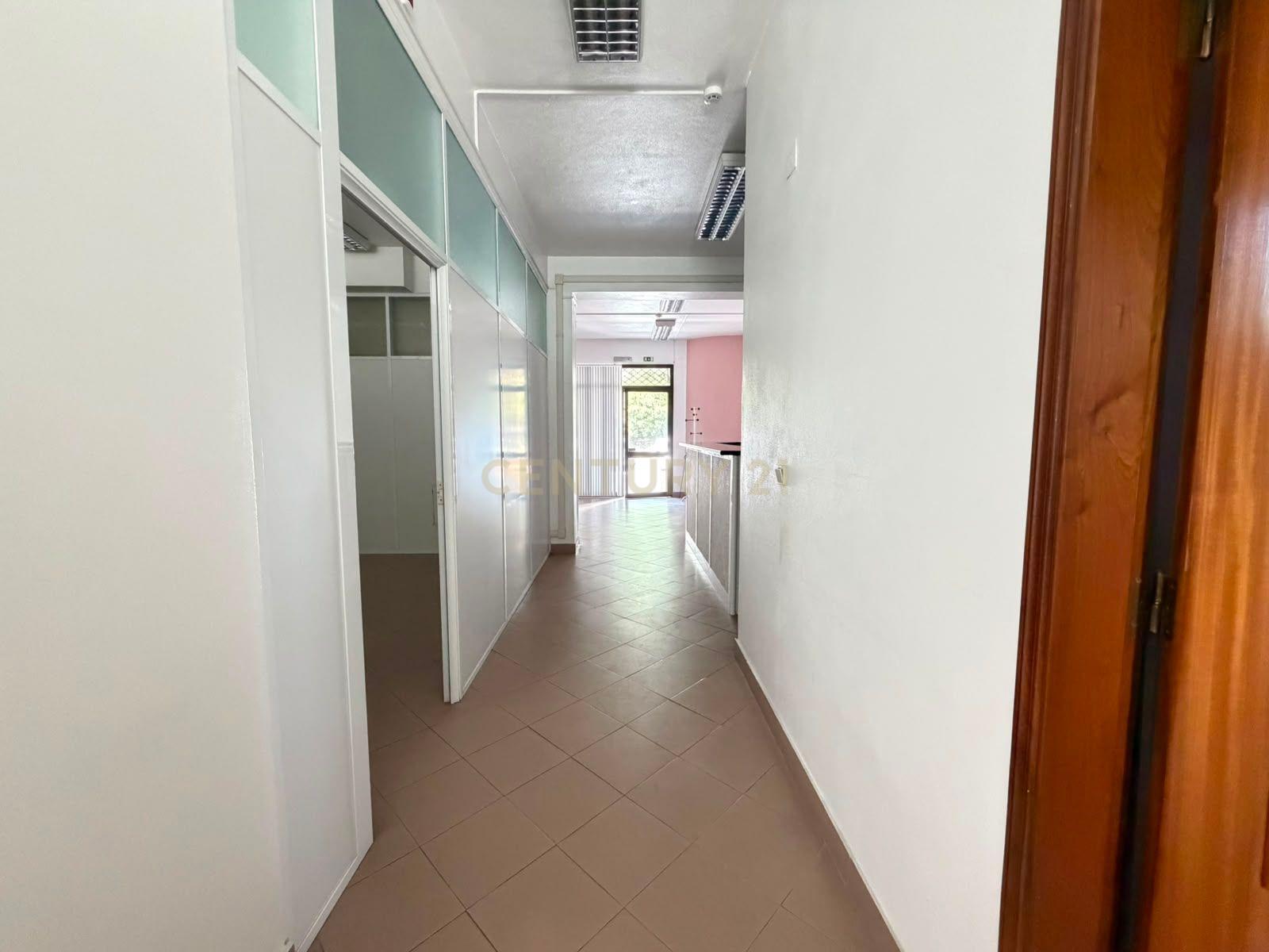 Fotografia 2 de Loja com 85m2 e duas casas de banho em Setúbal