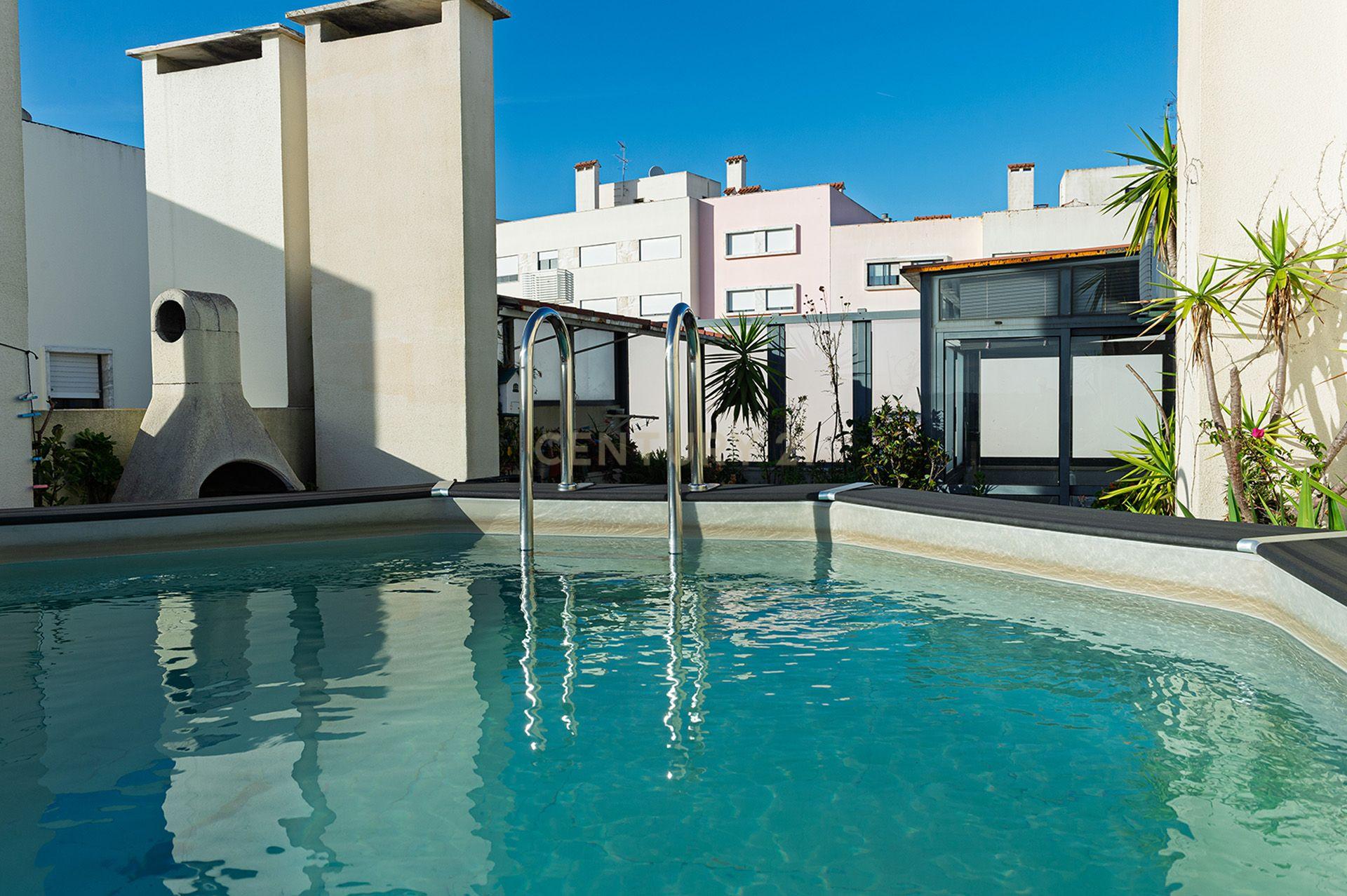 Apartamento T3 em Odivelas com Piscina e Estacionamento para 4 carros - Image 2
