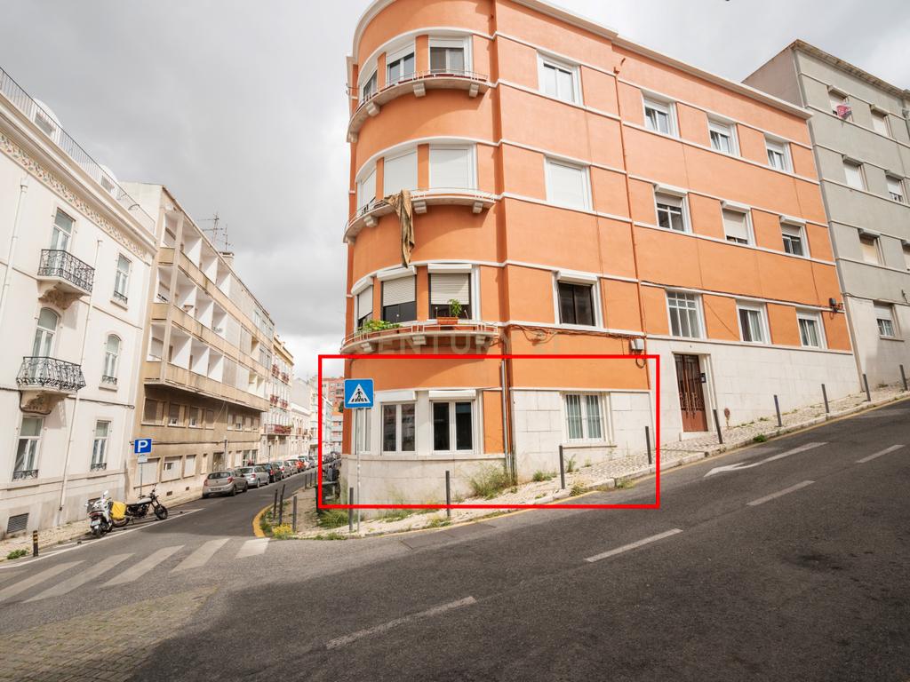 Apartamento T3 com terraço na Graça - Image 36