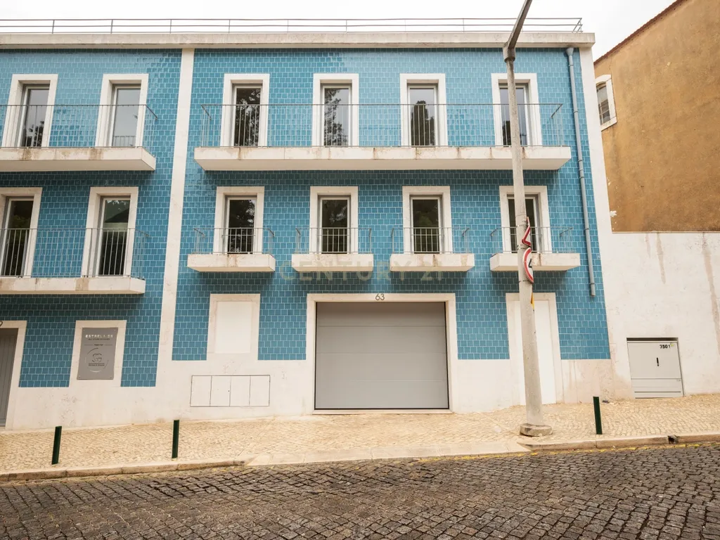 Arrenda-se apartamento T2 (111m2) na Estrela, Lisboa - Image 22