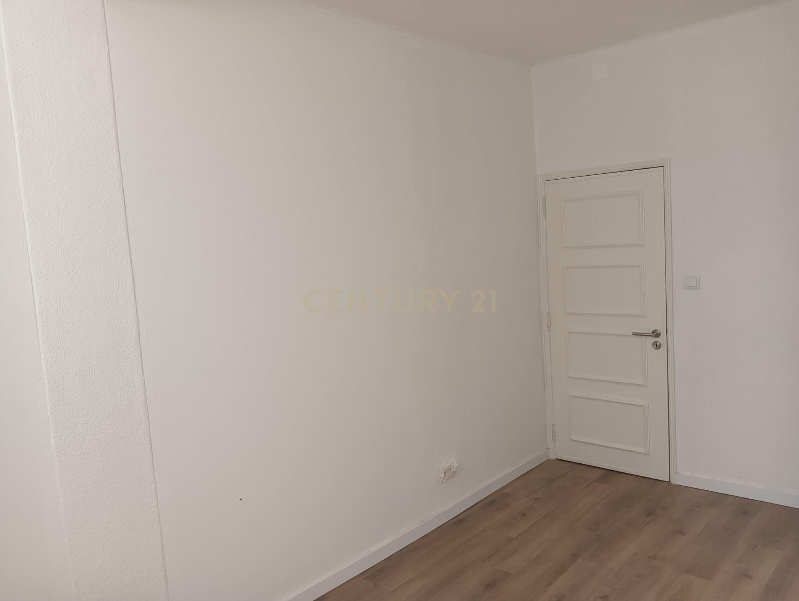 Apartamento para Investimento Metro de Alfornelos - Image 45