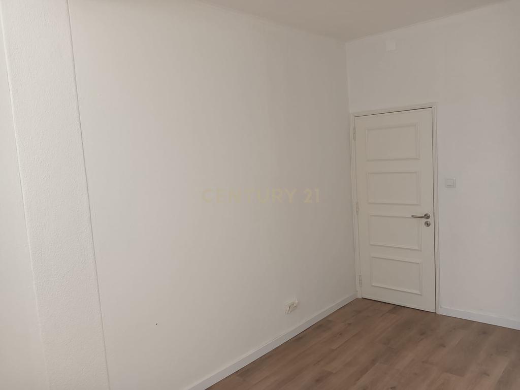 Apartamento para Investimento Metro de Alfornelos - Image 45