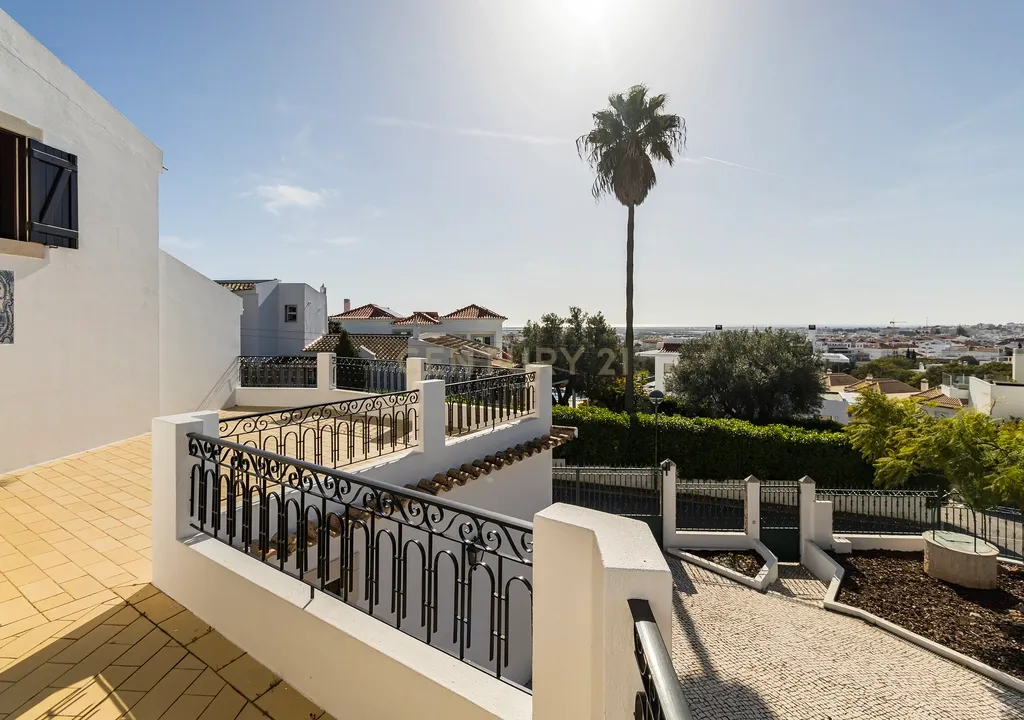 Moradia T4 com vista Mar e Cidade - Viva o Sonho de uma Vida na Quinta da Barra em Tavira - Image 5