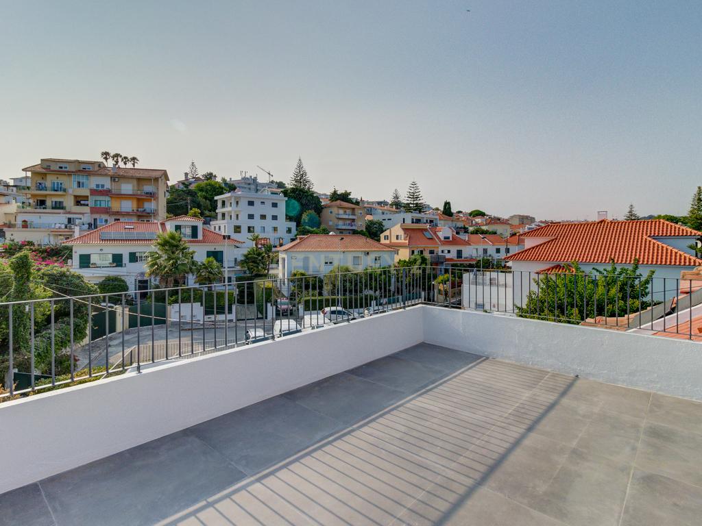 Moradia T4+1 com piscina, terraço e garagem  perto da praia - Image 37