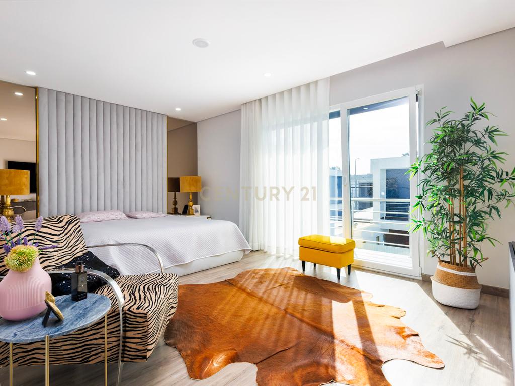 Moradia Moderna com Piscina e Acabamentos de Excelência na Marisol - Image 32