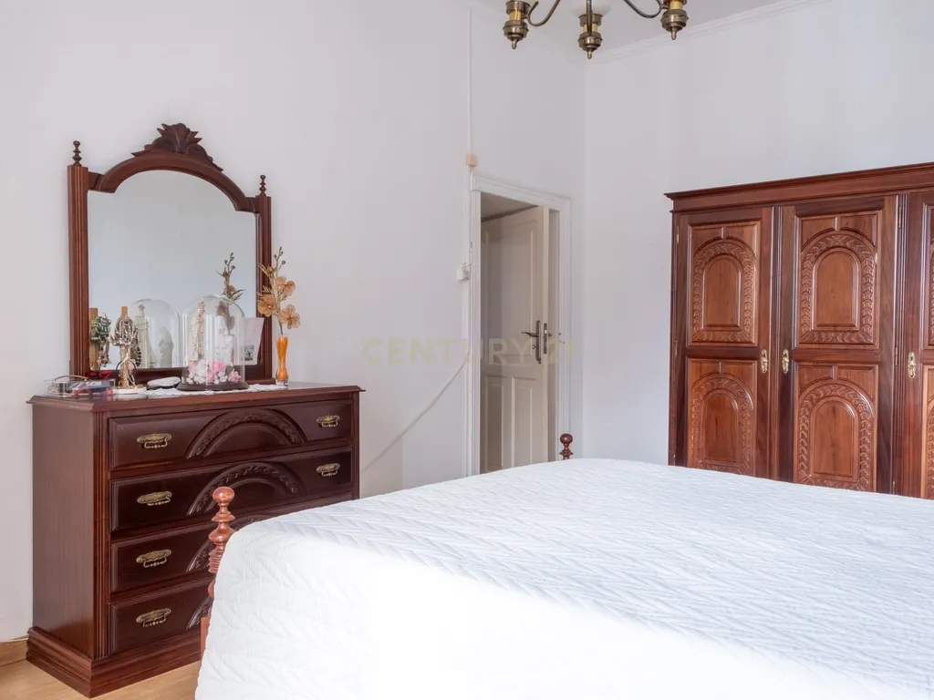 Moradia T2 com Quintal no Centro da Ribeira Grande - Image 4