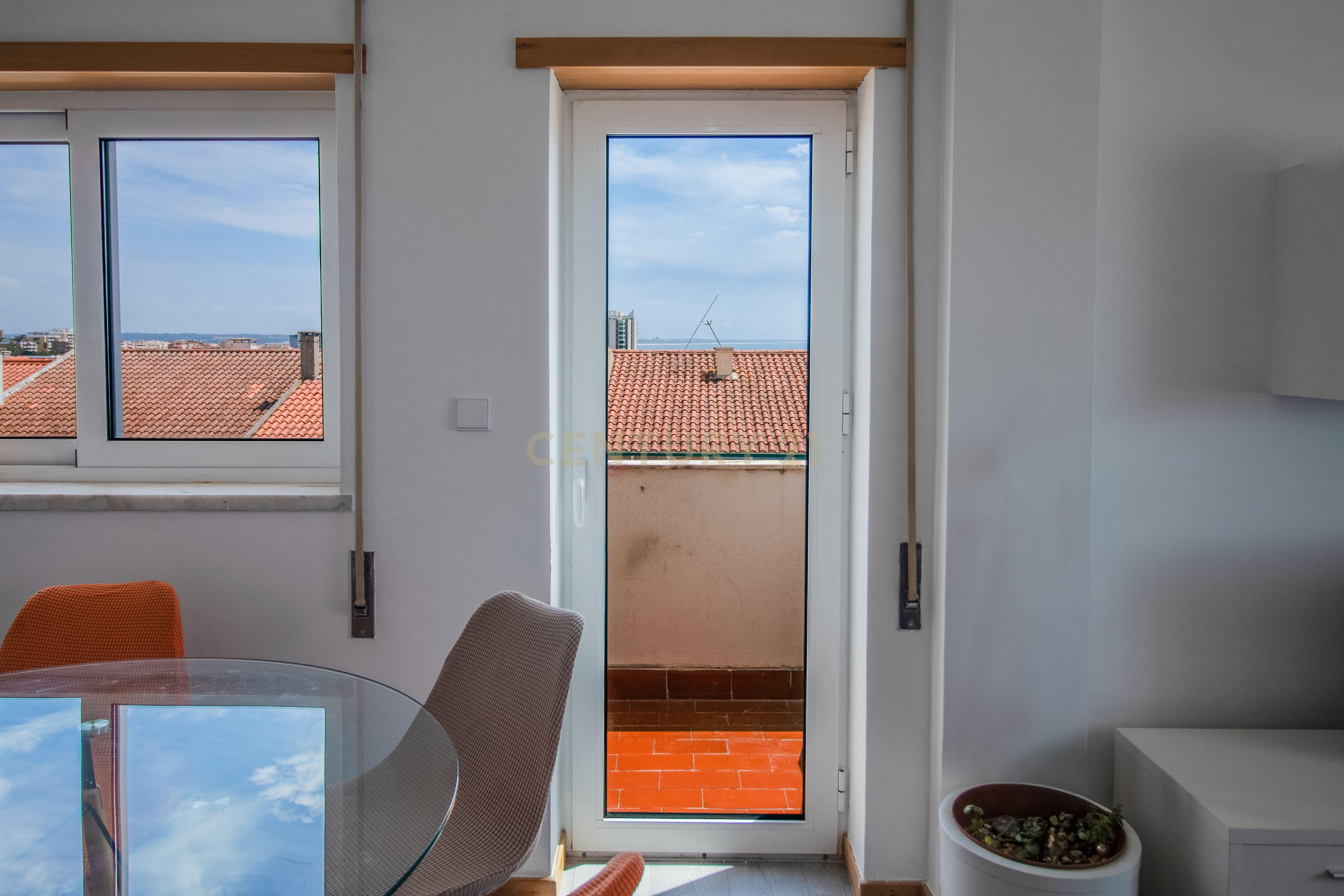 Fotografia 6 de Apartamento T3 em Buarcos, a 900 metros da Praia, com elevador e excelente exposição solar!