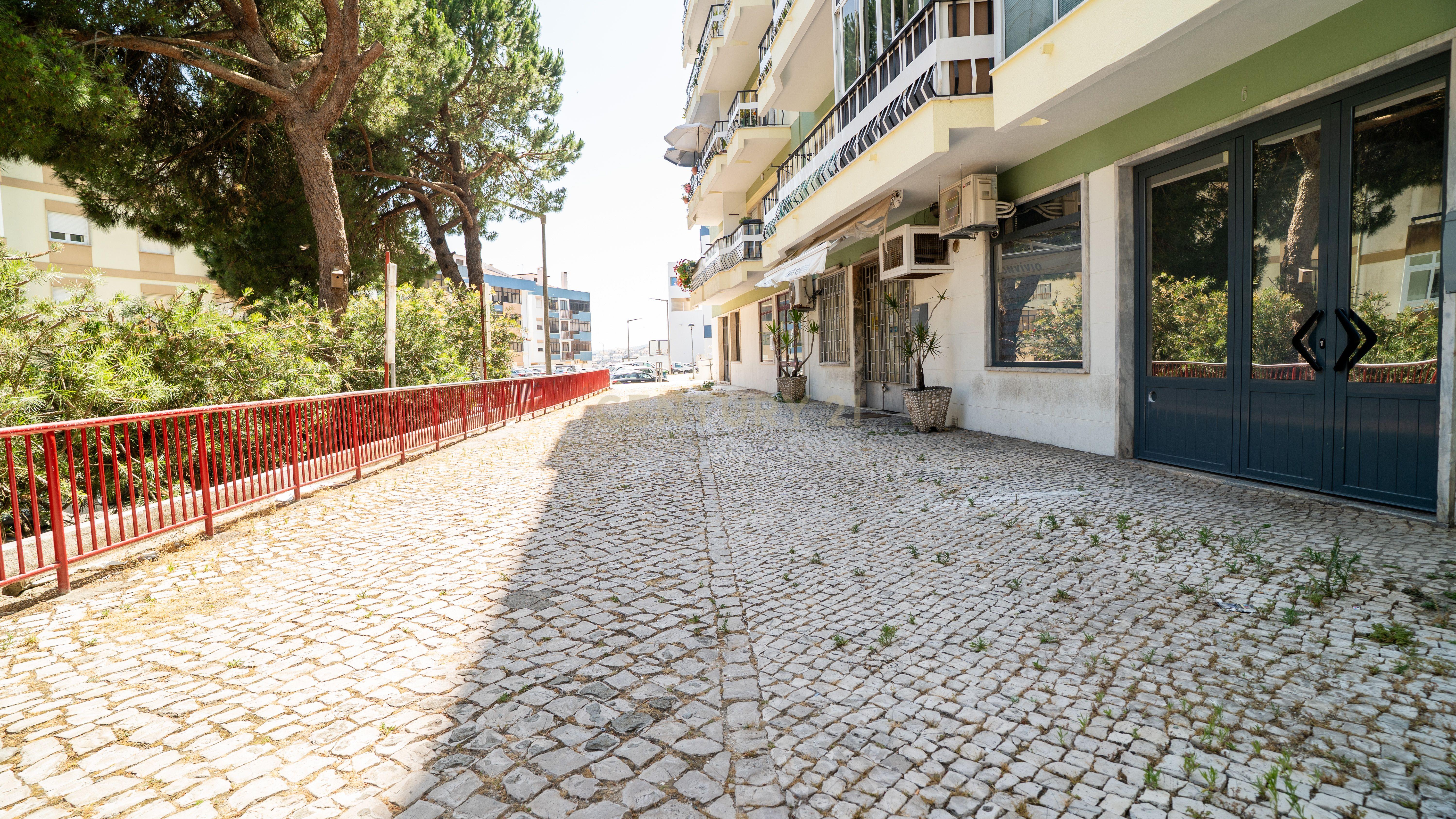 Escritório Mobilado para Arrendamento – Ramada, Odivelas | 92m² | 1.000€/mês - Image 15