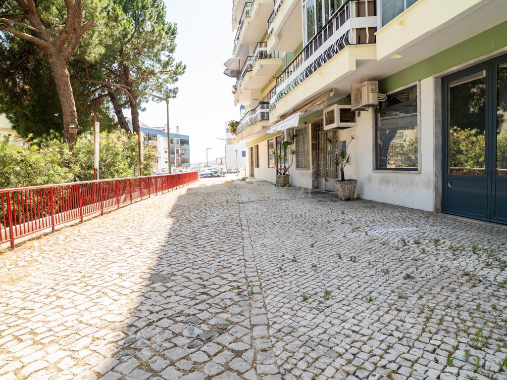 Escritório Mobilado para Arrendamento – Ramada, Odivelas | 92m² | 1.000€/mês - Image 15