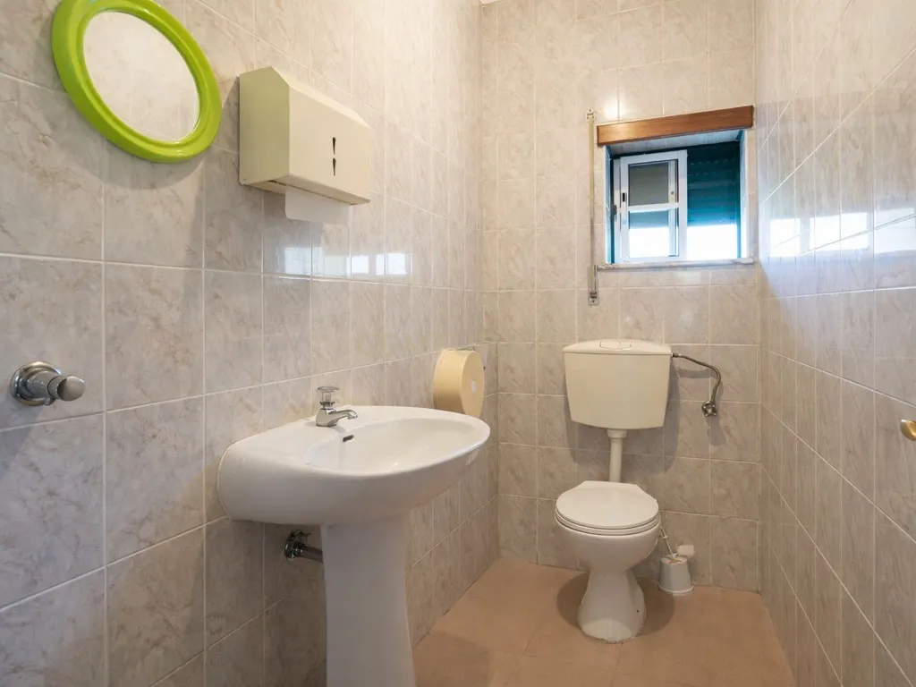 OPORTUNIDADE ÚNICA NA LOUSÃ – MORADIA COM GRANDE POTENCIAL (habitação e comércio) - Image 35
