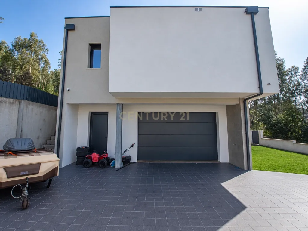 Moradia T4 semi-nova com Piscina, Garagem + Parcela de Terreno Rústico e Vista Serra | Salgueiro, Pombal - Image 47