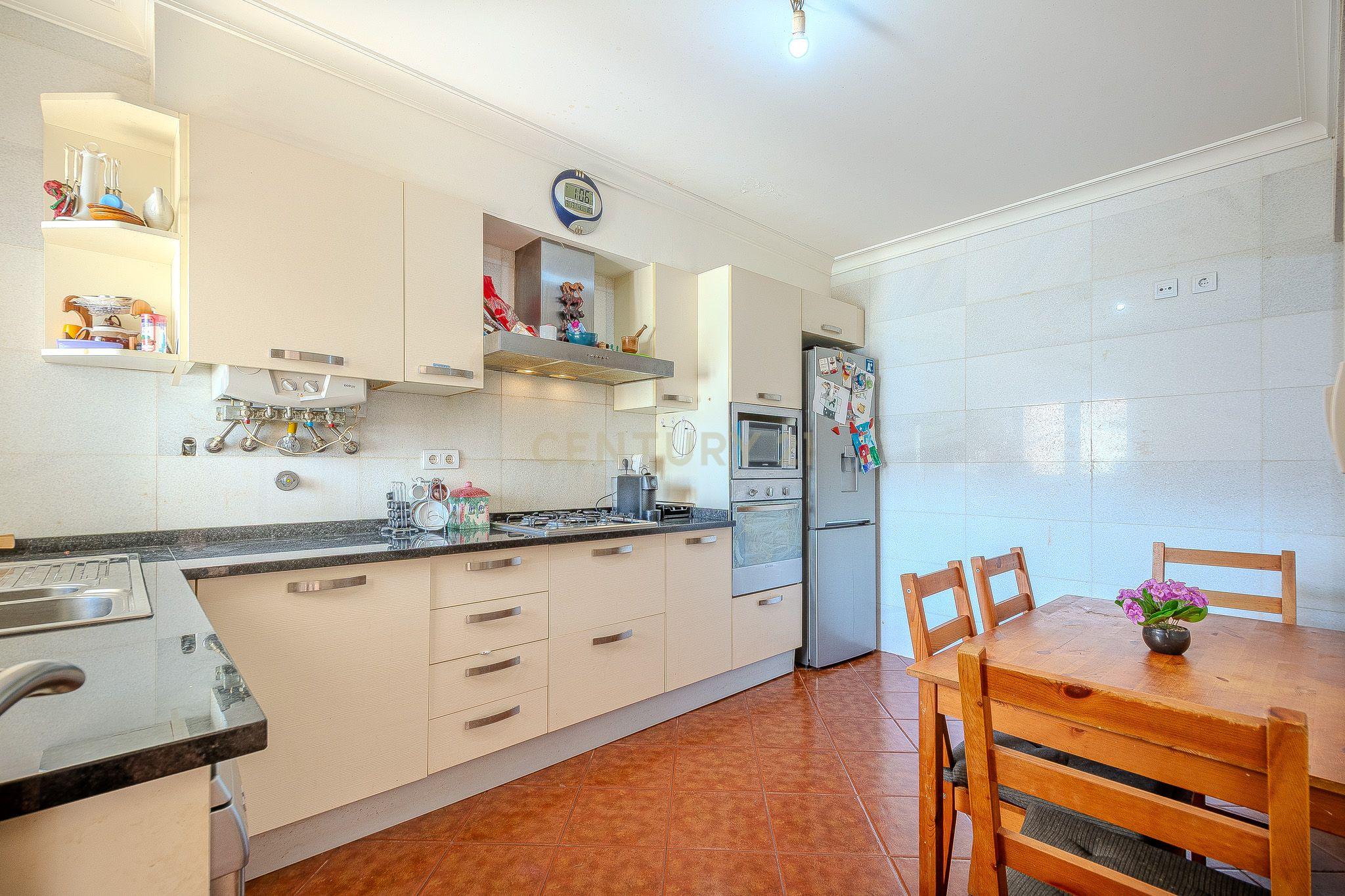 Moradia T2 com Garagem e Logradouro - Ferreiras, Albufeira - Image 9