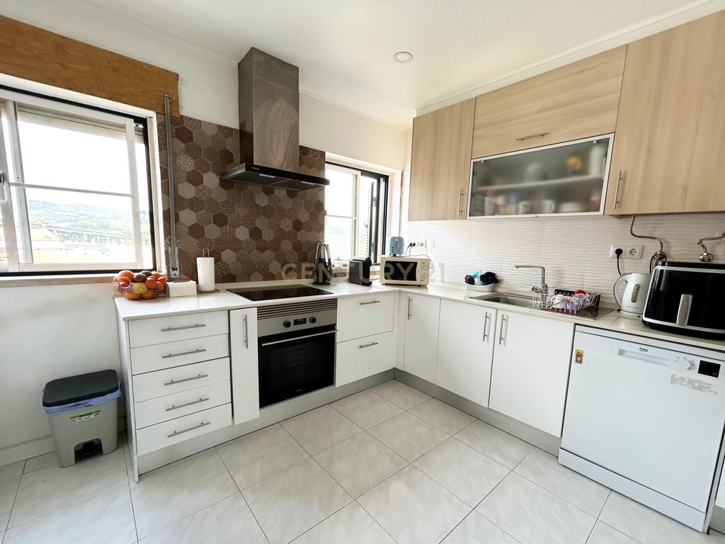 Apartamento T2 em Loures - Condomínio fechado - Image 5