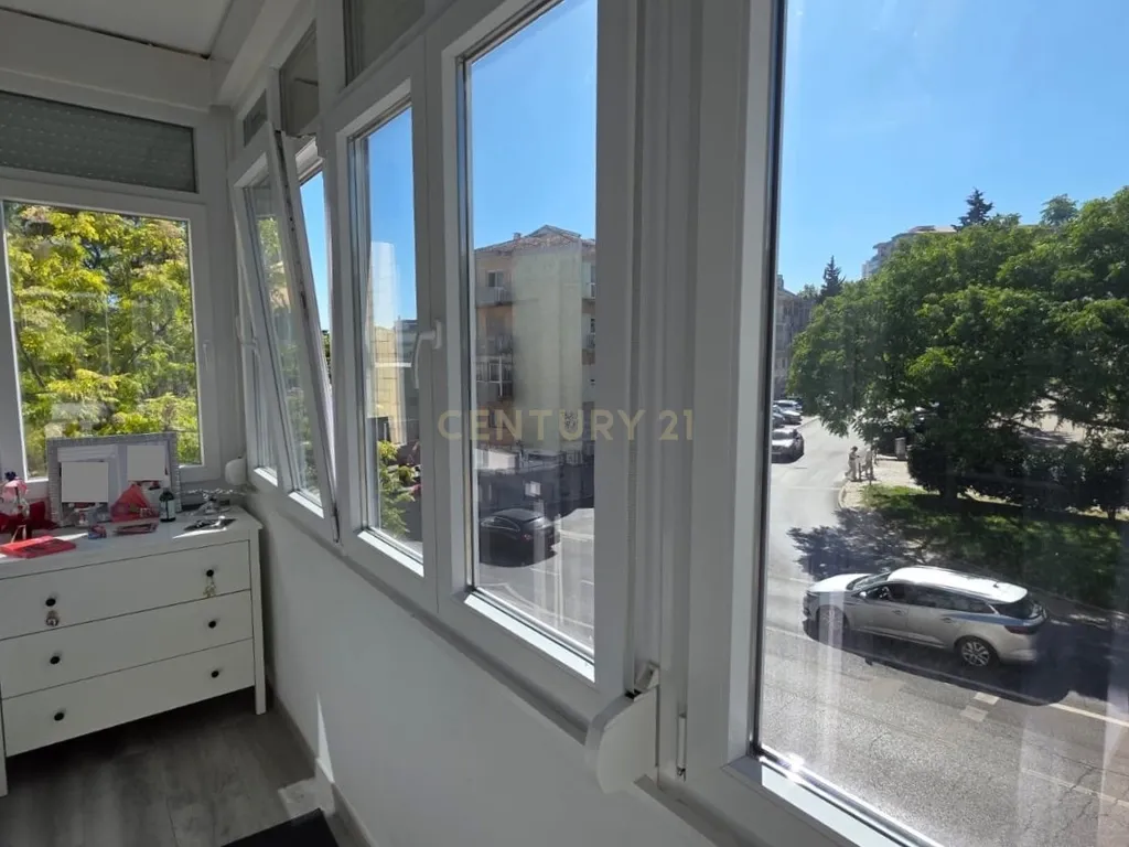 Apartamento T4 agora T3 em Almada transportes á porta # Negociável # - Image 28
