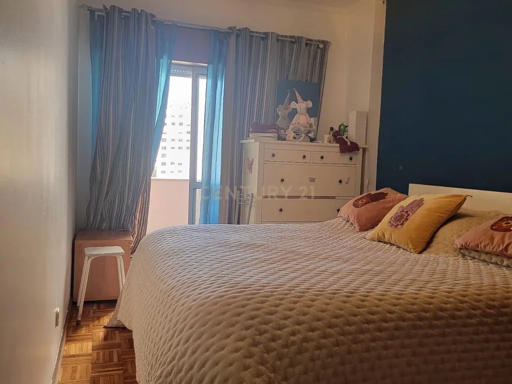 A 15 Minutos de Lisboa e das Praias: Descubra Este T3 com suíte e duas varandas em São Marcos - Image 7