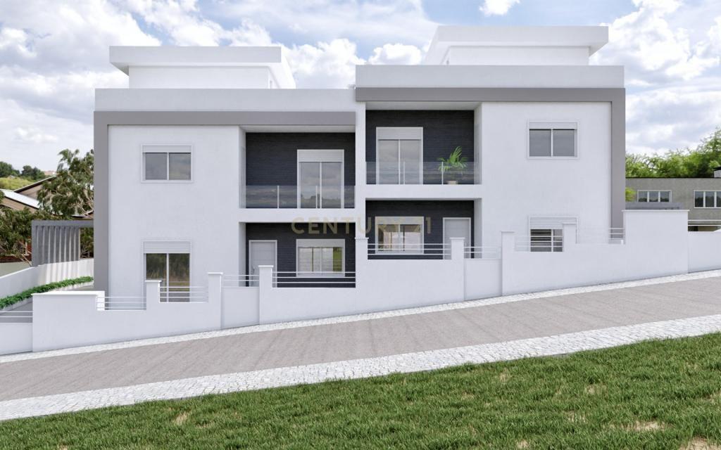 Moradia T4 com piscina - Image 4