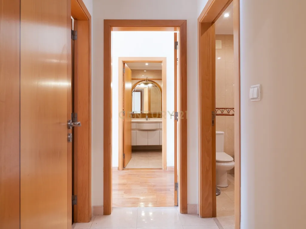 Apartamento T4 no Centro de Odivelas com Parqueamento para 3 Viaturas - Image 18
