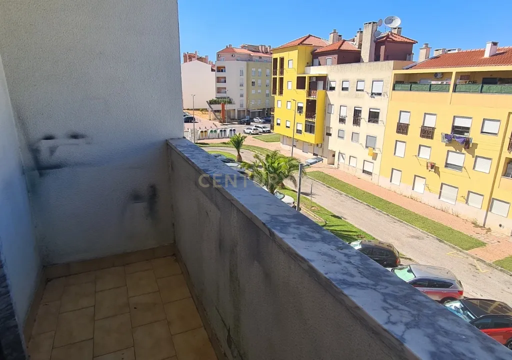 T3 Espaçoso em Excelente Localização- Quinta do Conde - Image 14